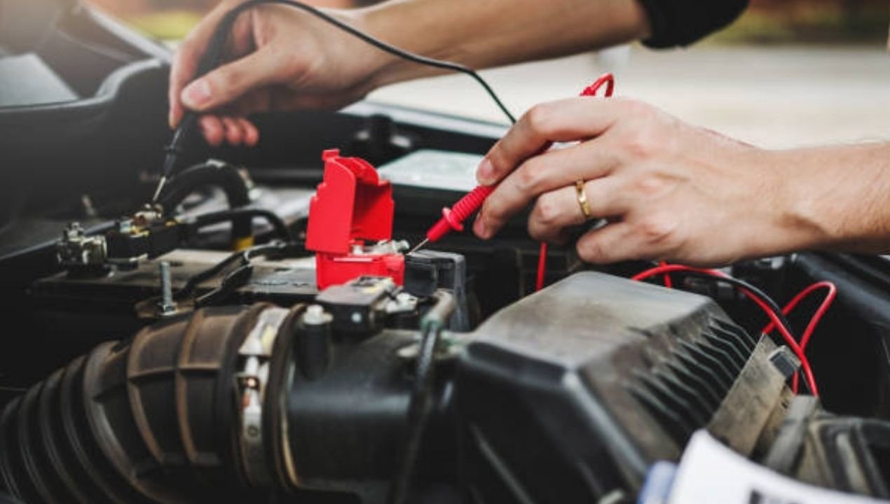 طريقة استخدام شاحن بطارية سيارة