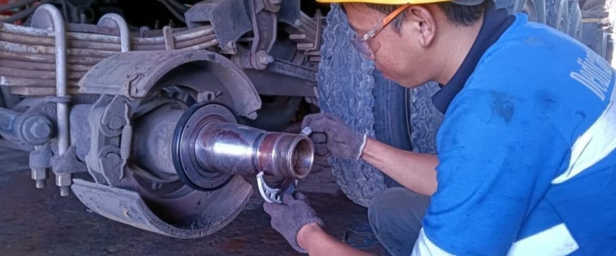 قطع غيار معدات ثقيلة وصيانتها