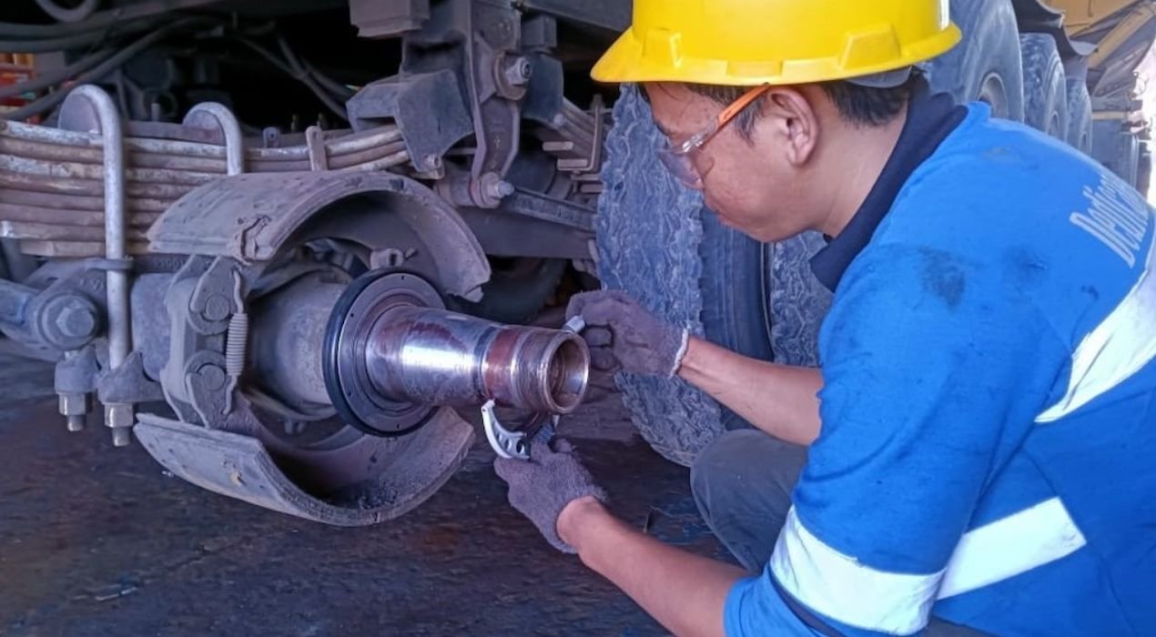 قطع غيار معدات ثقيلة وصيانتها